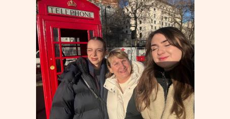 Телефонна будка